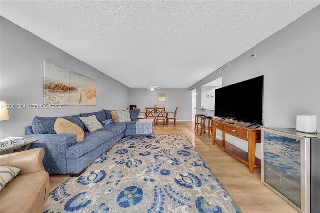 Building Photo - 2240 N Cypress Bend Dr