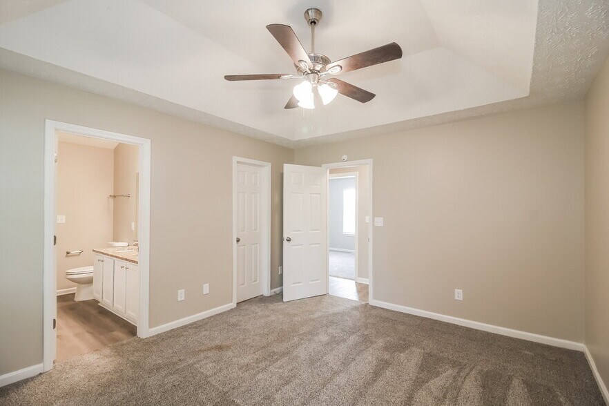 Building Photo - 7460 Royale Ct