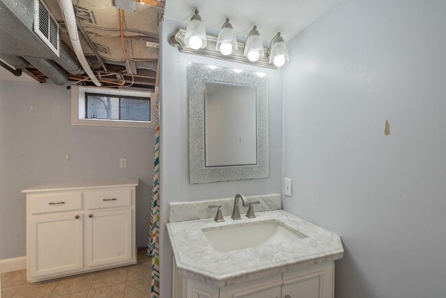 Building Photo - 20 Apricot Ln