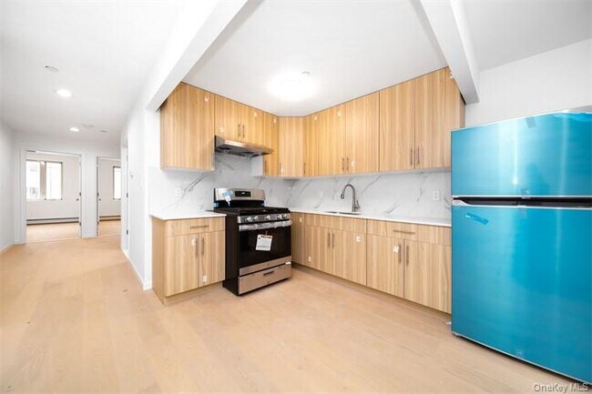 Building Photo - 39-55-55 57th St