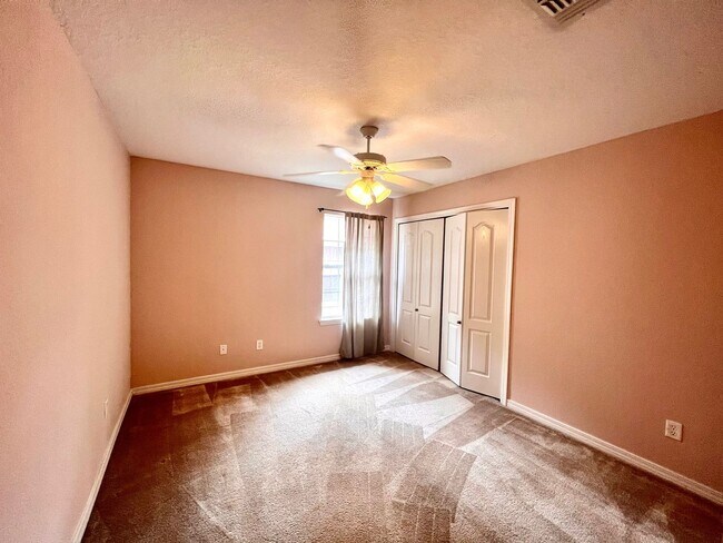 Building Photo - 5884 Grotto Ave