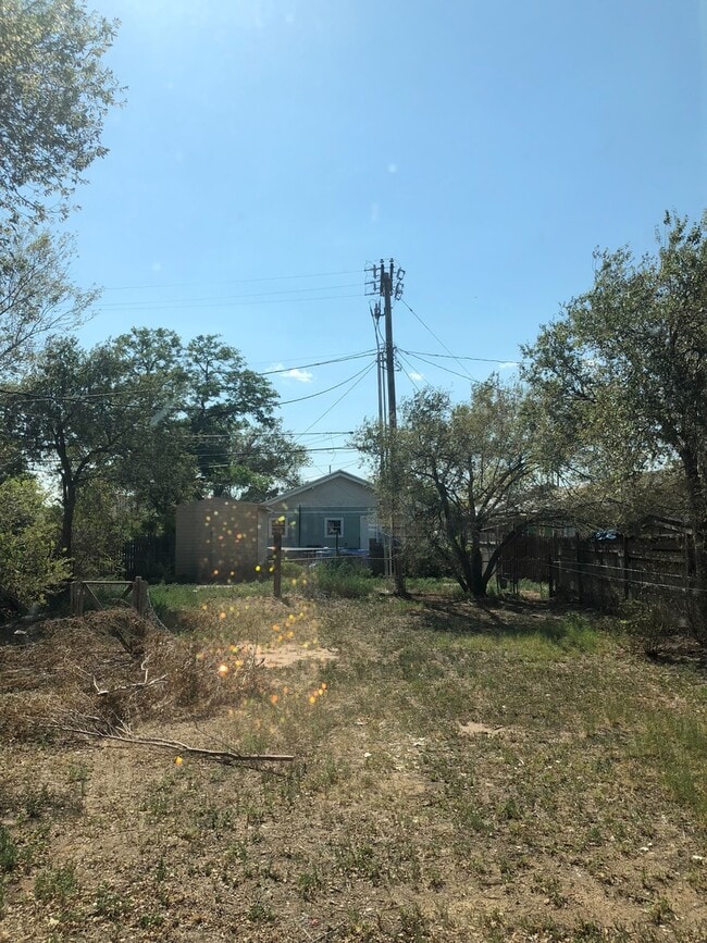 Building Photo - 3 Bedrooms 2 Baths 1 Car Garage Walking Distance to Palo Duro High