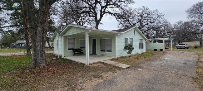 Building Photo - 611 Thrasher Ln