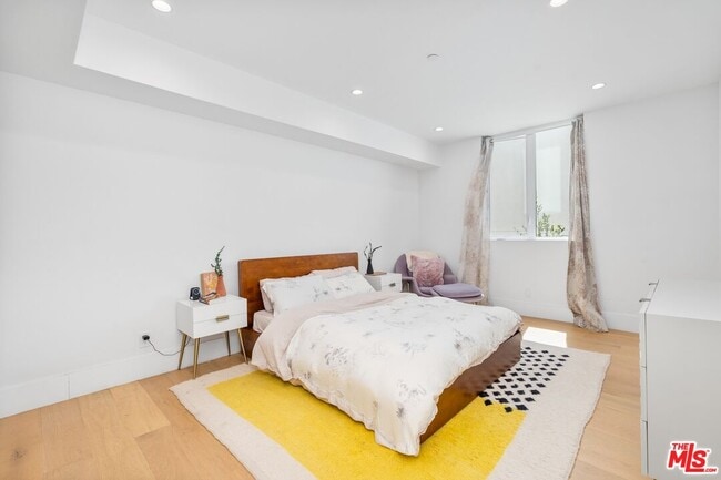 Building Photo - 656 California Ave