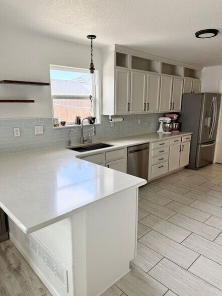 Building Photo - 2174 Village Dr