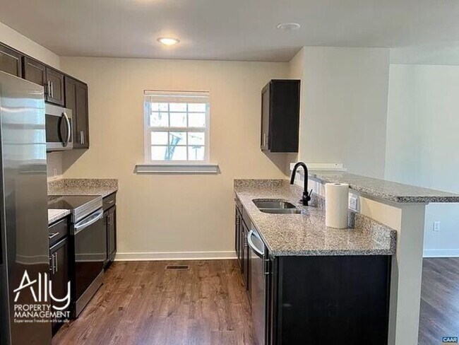 Building Photo - 6 Barkley Ln