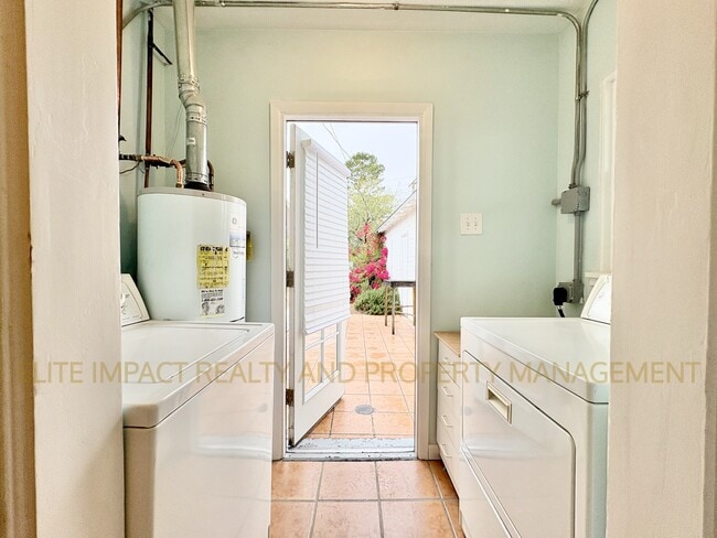 Building Photo - 1723 N Desmond Ln