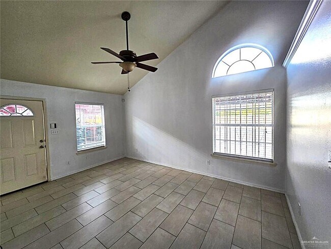 Building Photo - 17 West Dr