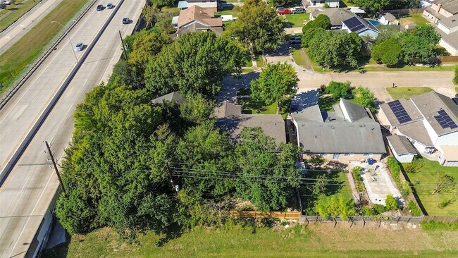 Building Photo - 4123 Cedar Gardens Dr