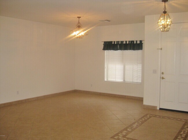 Building Photo - 1042 E Canyon Way