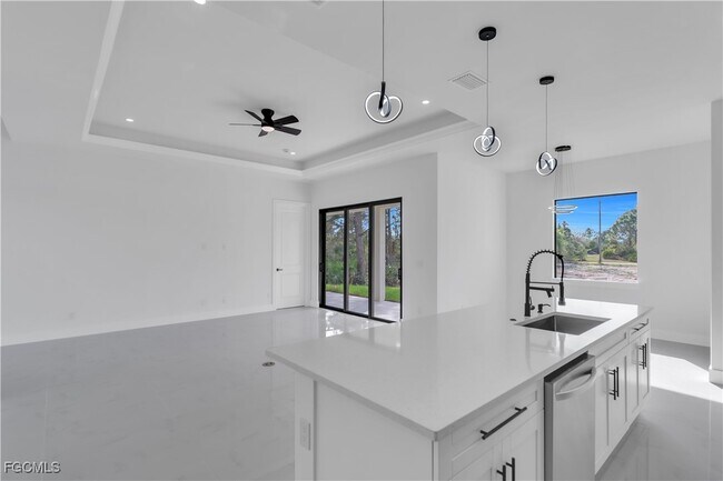 Building Photo - 6005 Queen Ave N