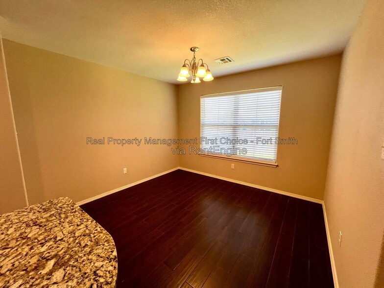 Building Photo - 507 Ridge Point Dr