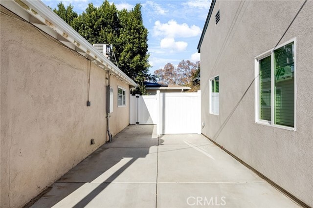 Building Photo - 7044 White Oak Ave