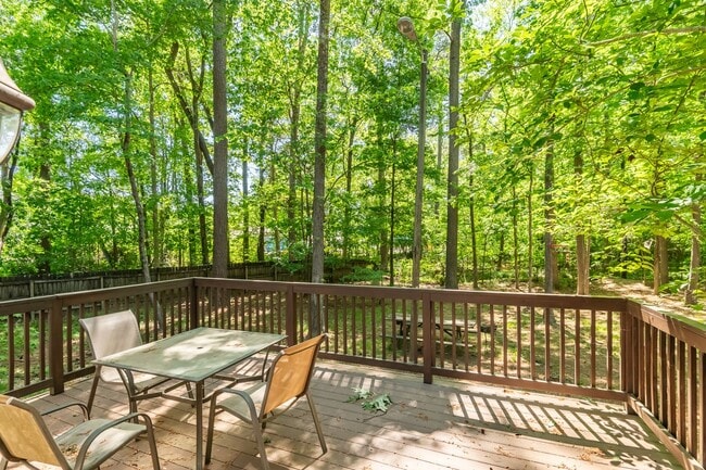 Building Photo - Renovated 3 Bed Ranch Style with large Fenced-in yard!