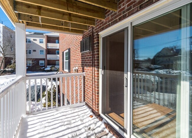 Building Photo - 99 Pleasant St