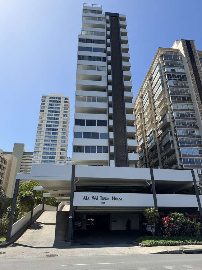 Building Photo - 2421 Ala Wai Blvd