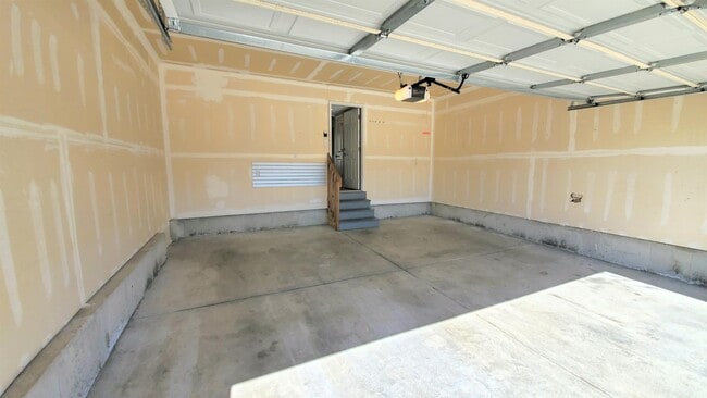 Building Photo - 483 E Apple Blossom Dr