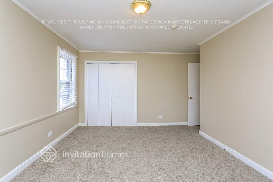 Building Photo - 9147 S Richmond Ave