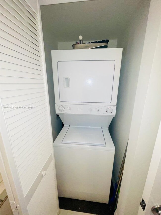 Building Photo - 951 Brickell Ave