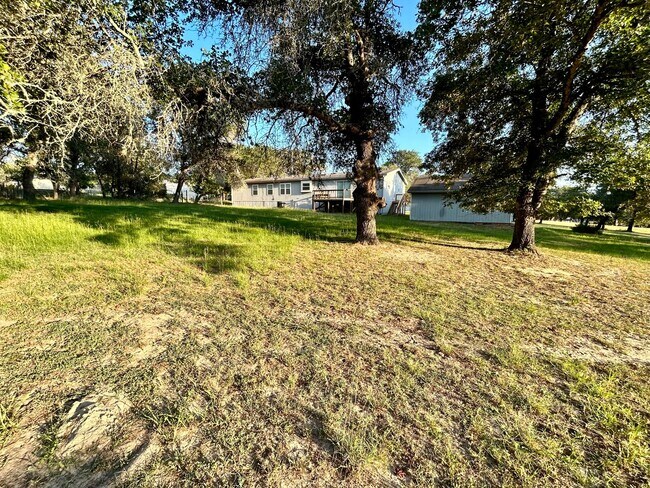 Building Photo - Spacious 4BD/3BA Home in Adkins with Chef's Kitchen & Dual Walk-In Closets!