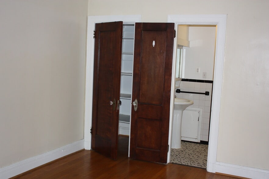 Building Photo - 3409 Greenway