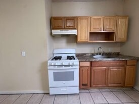 Building Photo - 33 Dickerman St