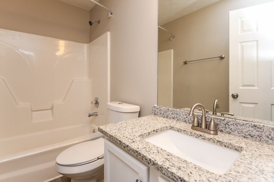 Building Photo - 204 Springbottom Dr SE