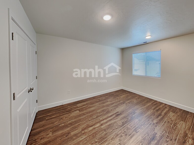 Building Photo - 6744 N Silver Gate Dr
