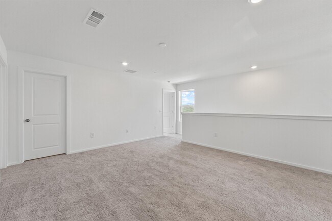 Building Photo - 26008 Hampshire Dr