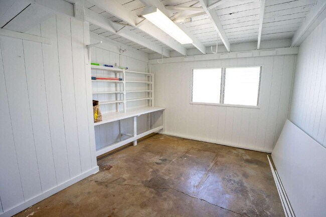 Building Photo - Welcome Home to Waimanalo!