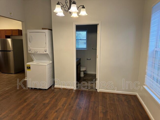 Building Photo - 518 S Warman Ave