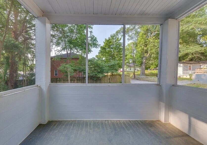 screen porch - 845 Oak St NW