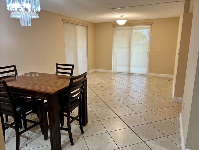 Building Photo - 919 Hillcrest Dr