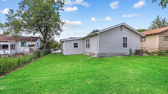 Building Photo - Charming 3-Bedroom Home with Spacious Backyard!