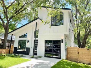 Building Photo - 2009 Canterbury St