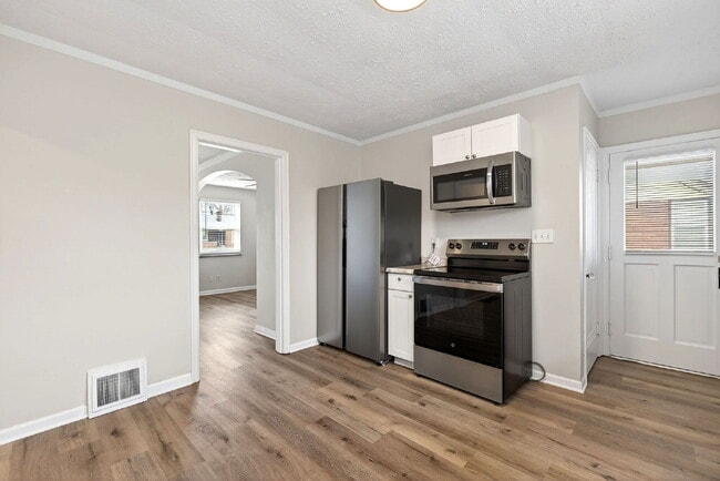 Building Photo - 1930 Stevens Ave