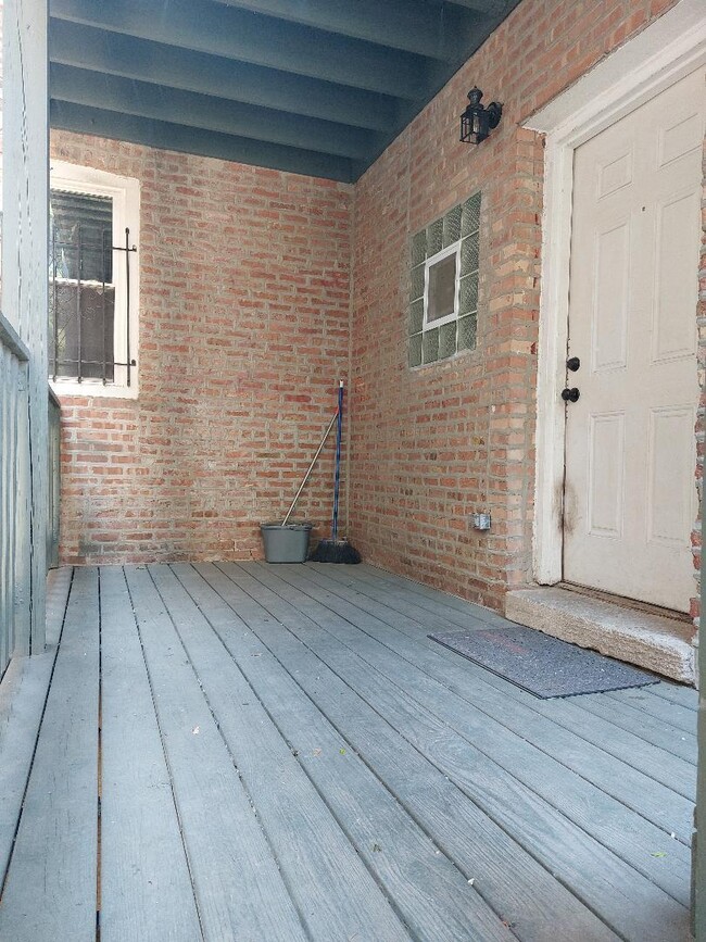 Building Photo - 5701 S Winchester Ave