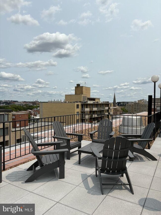 Building Photo - 1420 N St NW