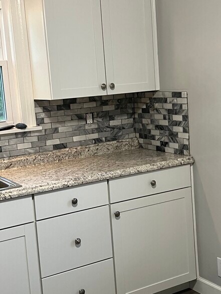 new kitchen counters and cabinets 2023 - 51539 Pond St
