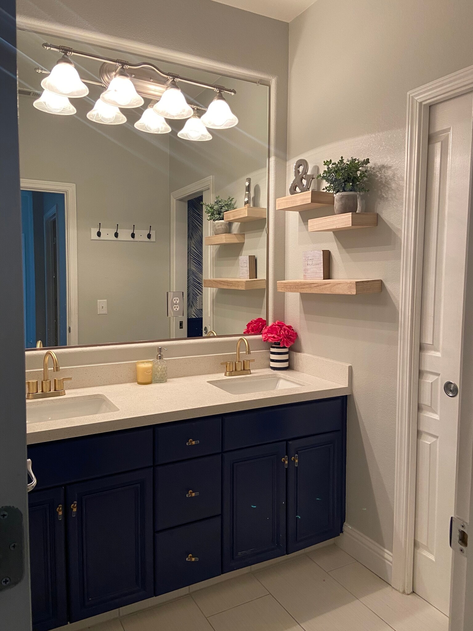 Secondary bathroom - 2070 Katnich Ln