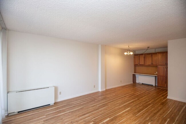 Building Photo - 421 S Howes St