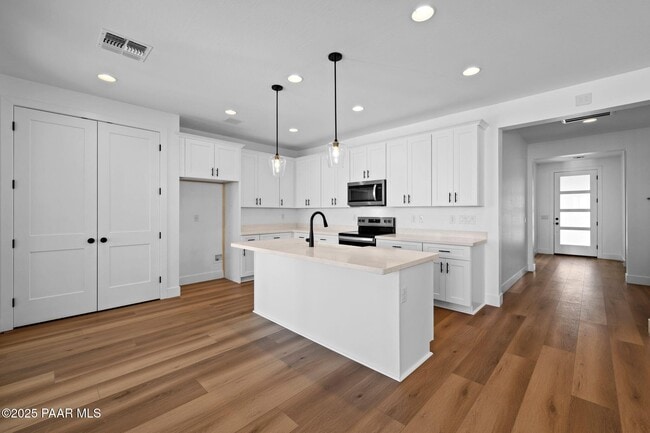 Building Photo - 5992 Finch Pl