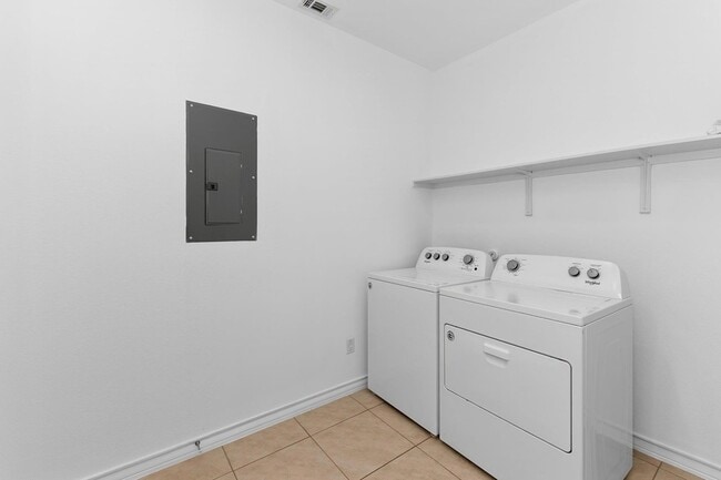 Building Photo - 208 Magna Ln
