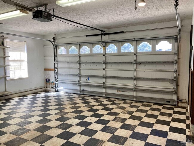 Building Photo - 3146 Live Oak St