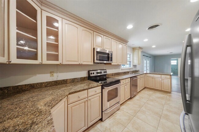 Building Photo - 10502 Timberwood Dr