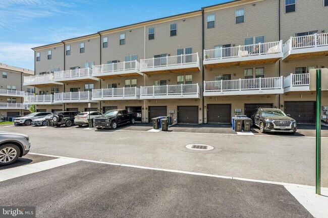Building Photo - 1126 Madeira Terrace SE
