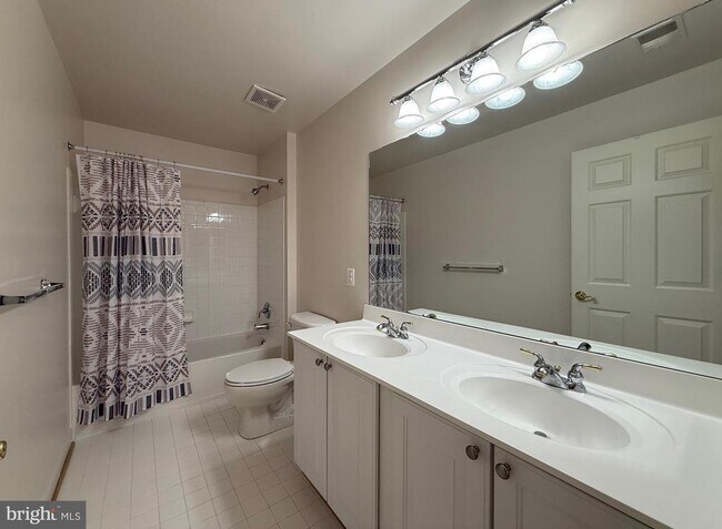 Building Photo - 4415 Medallion Dr