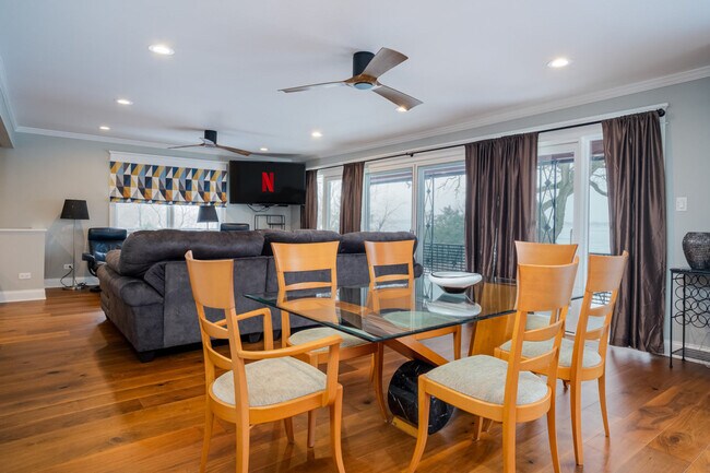 Building Photo - 10 N Pistakee Lake Rd