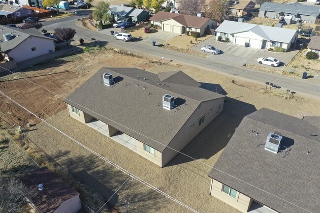 Building Photo - 3027 N Corrine Dr