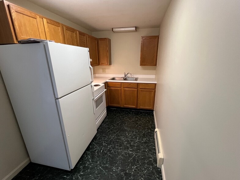 Building Photo - 115 Main St